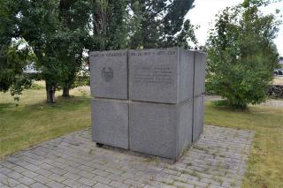 Sotakoulun muistomerkki